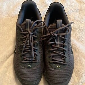 Mens puma sneakers.. soft foam insert